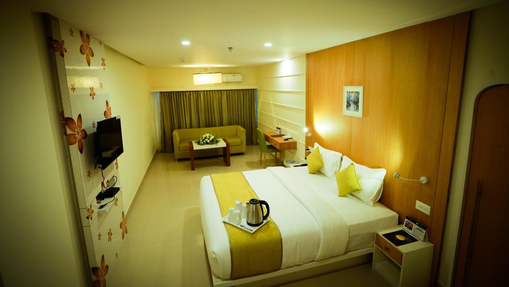 Hotel Emperor Sultan Bathery Exterior photo