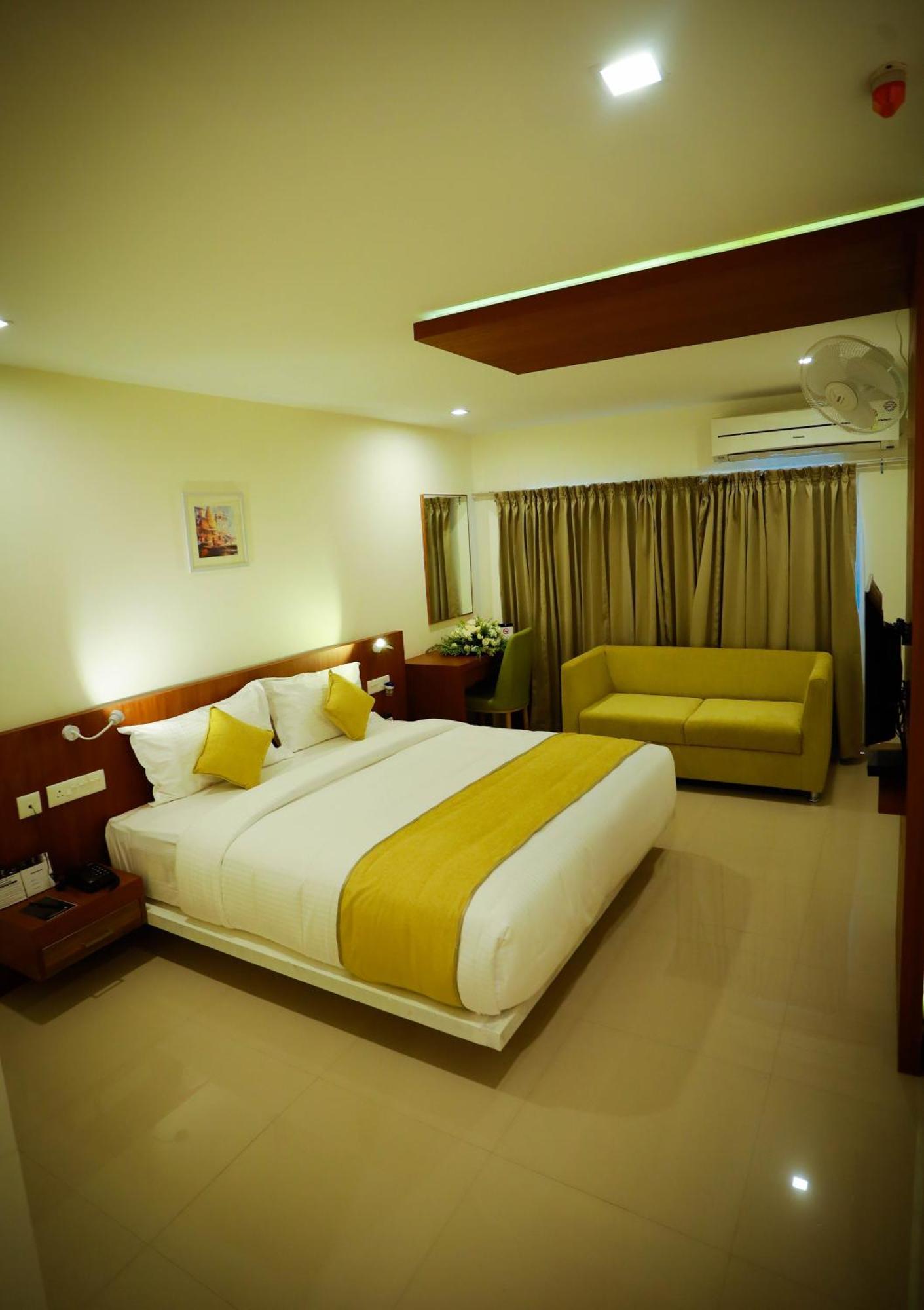 Hotel Emperor Sultan Bathery Exterior photo
